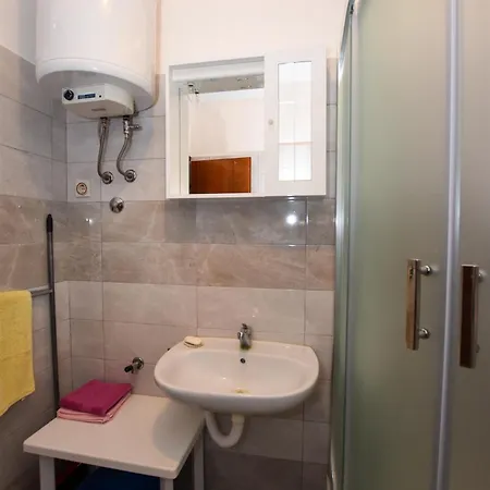 With Parking Space Pag - 11358 帕格